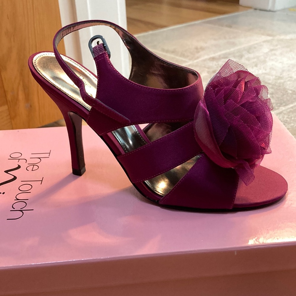 Fuchsia rosette heel, 7